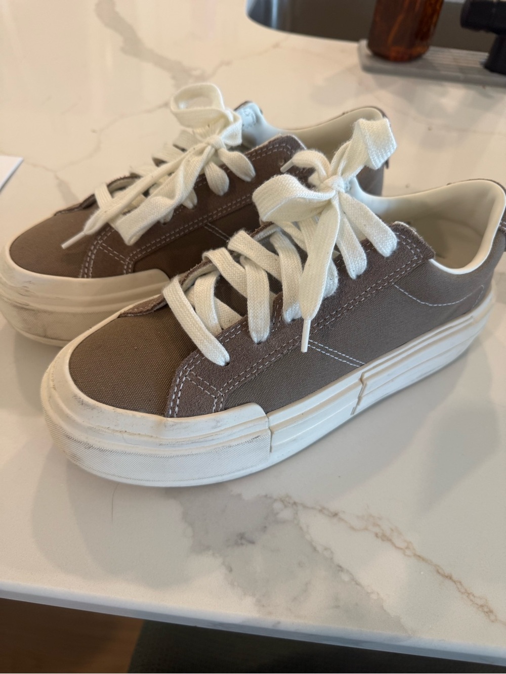 Converse platform Low-Top Sneakers in Brown with White Laces